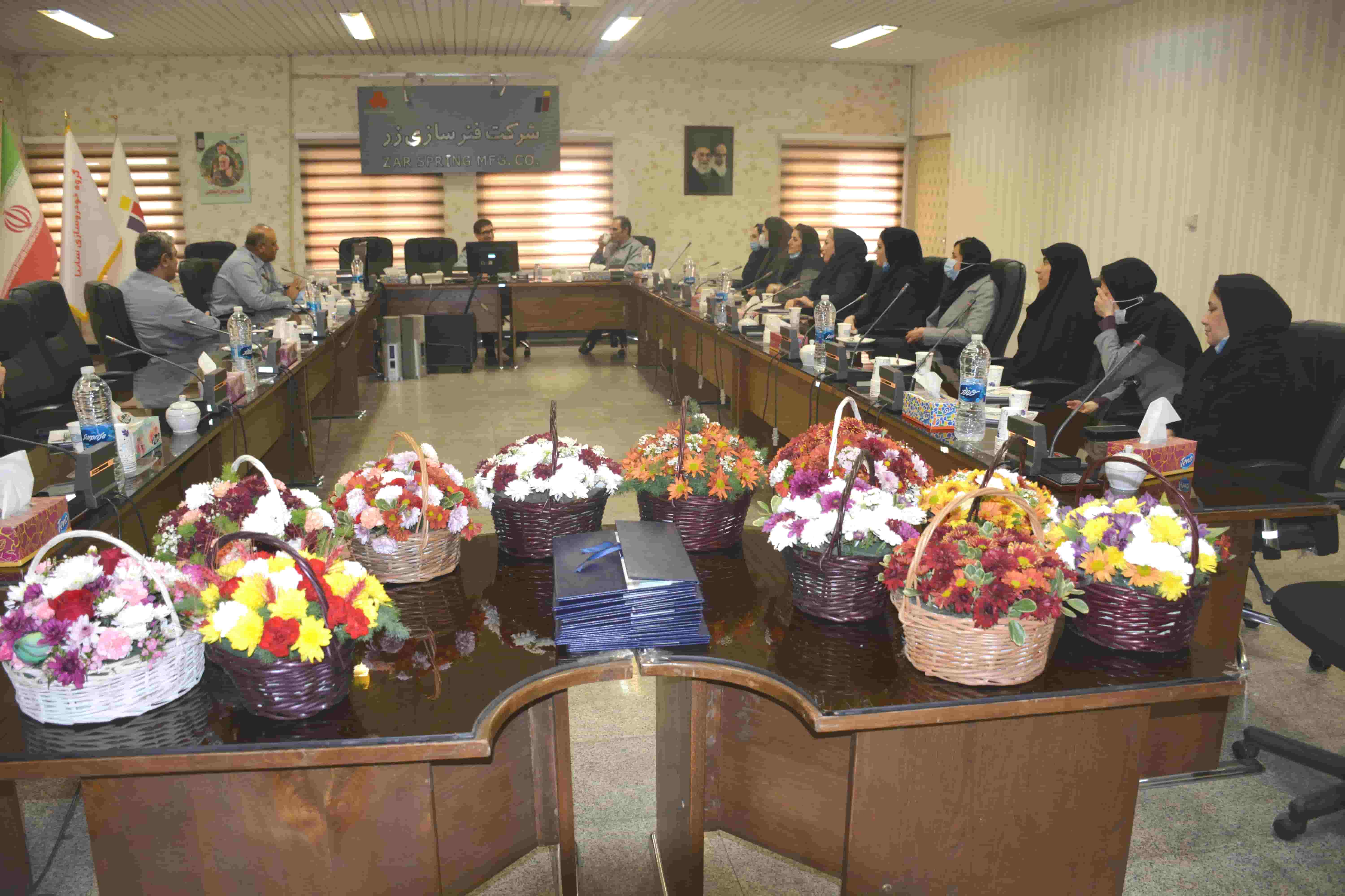 برگزاری مراسم روز زن در شرکت دانش بنیان فنرسازی زر 