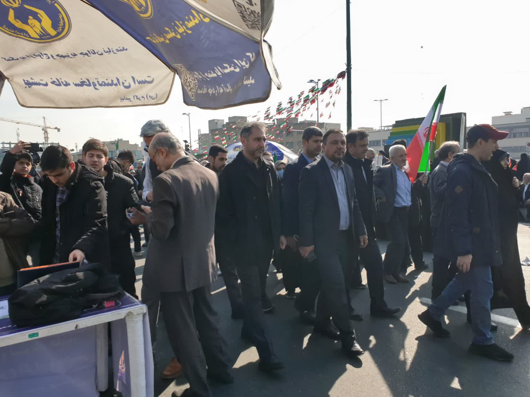 حضور مدیرعامل و کارکنان شرکت دانش بنیان فنرسازی زر در راهپیمایی 22 بهمن